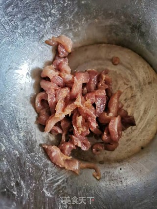 蒜苔黑木耳炒肉丝步骤4