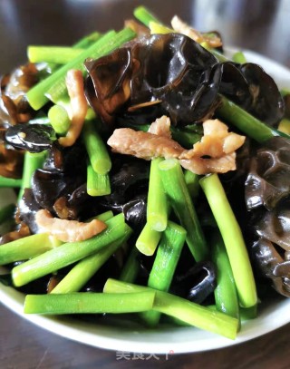 蒜苔黑木耳炒肉丝步骤9
