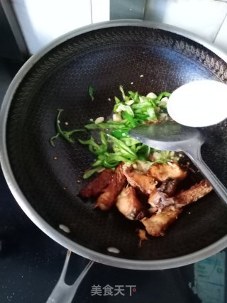 青椒炒鱼块步骤5
