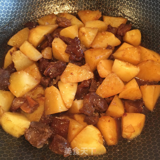牛筋烧土豆步骤5