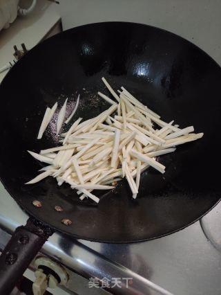 茭白炒三丝步骤5