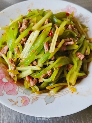 莴笋芹菜炒牛肉步骤10