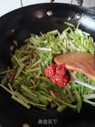 莴笋芹菜炒牛肉步骤8