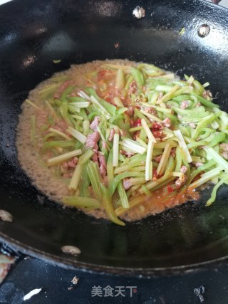 莴笋芹菜炒牛肉步骤9