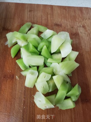 莴笋炖小龙虾尾步骤3