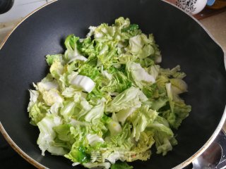 香菇炒包菜步骤4