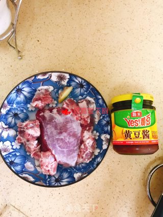 黄豆酱蒸猪肉排骨步骤1