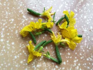 黄瓜花炒蛋步骤1