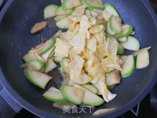 西葫芦子姜炒鸡蛋步骤6