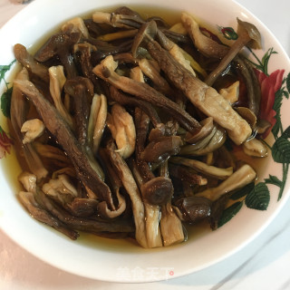 肉片炒菌菇腐竹步骤1
