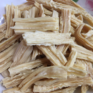 肉片炒菌菇腐竹步骤2