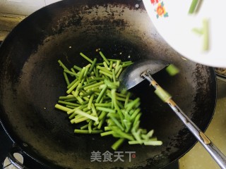 蒜苔过油肉步骤1