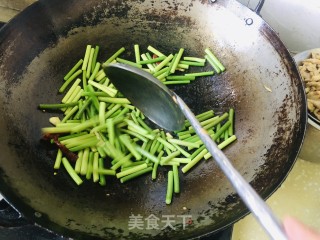 蒜苔过油肉步骤2