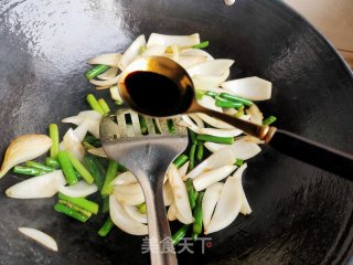 洋葱炒蒜薹步骤7