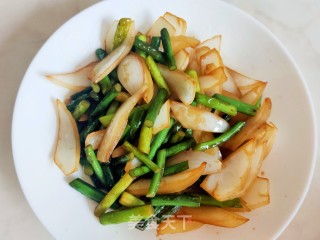 洋葱炒蒜薹步骤9