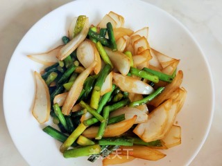 洋葱炒蒜薹步骤10
