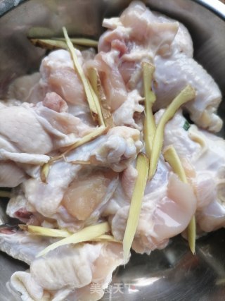 鸡腿烧腐竹步骤1