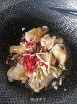鸡腿烧腐竹步骤5