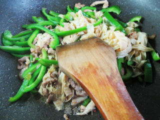 肉丝豆腐皮炒柿子椒步骤8
