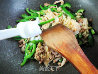 肉丝豆腐皮炒柿子椒步骤10