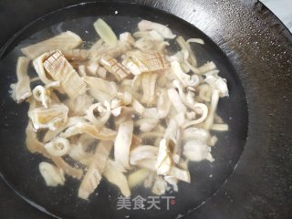 洋葱炒墨鱼干步骤4