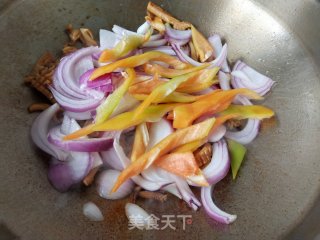 洋葱炒墨鱼干步骤11