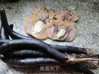 乌贼鲞炒茄子步骤1