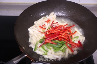 青红椒炒白玉菇步骤5