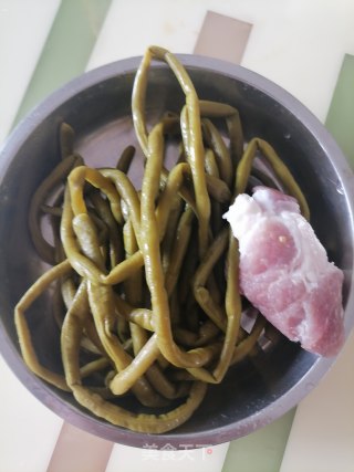 酸豇豆角炒肉步骤1