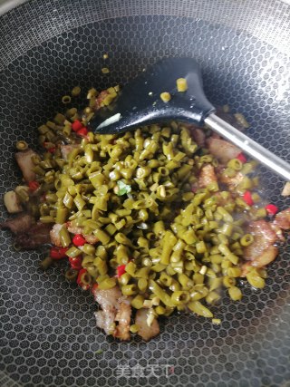 酸豇豆角炒肉步骤4