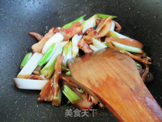 大葱炒猪耳朵步骤7