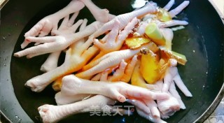 鸡爪除了凉拌红烧，虎皮的做法也是超级好吃的！！步骤2