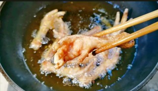鸡爪除了凉拌红烧，虎皮的做法也是超级好吃的！！步骤4