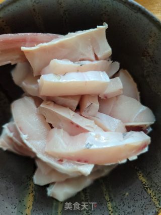 炸脆鲩鱼片步骤2