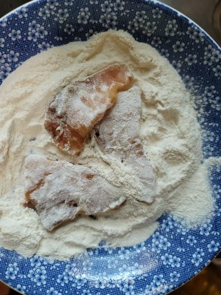 炸脆鲩鱼片步骤4