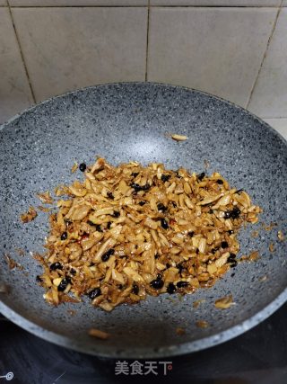 虾皮豆豉辣炒萝卜干步骤5