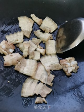 五花肉炒佛手瓜苗步骤5