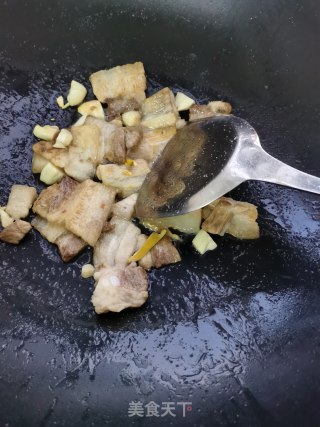 五花肉炒佛手瓜苗步骤6