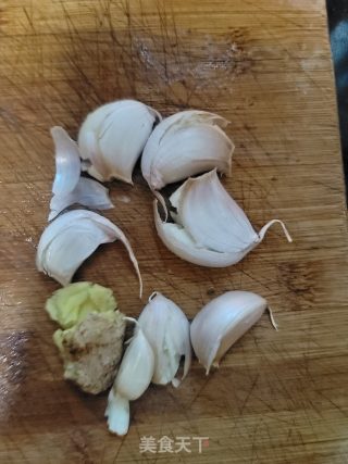 腊肉焖大头菜步骤3