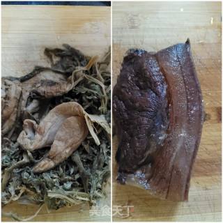 腊肉焖大头菜步骤1