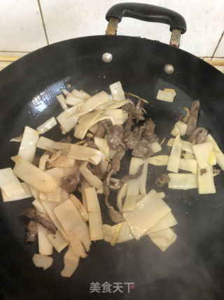 牛肉炒笋片步骤4