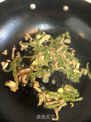 青椒儿菜肉丝步骤3