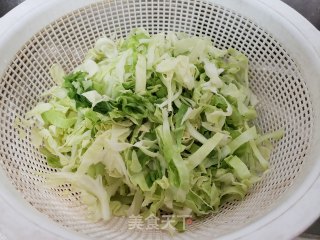 包菜丝炒肉末步骤3