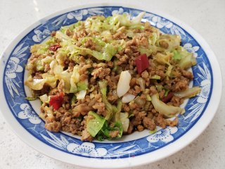 包菜丝炒肉末步骤7