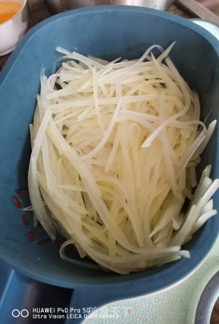 猴腿炒土豆丝步骤5