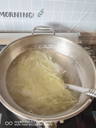 猴腿炒土豆丝步骤6