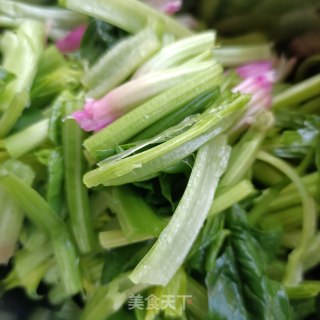 培根炒菠菜梗步骤4