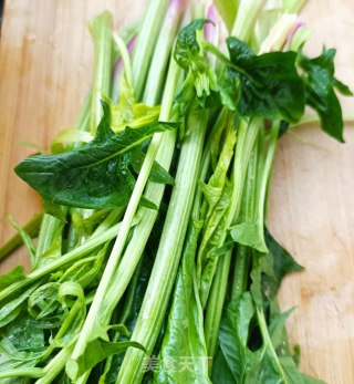 培根炒菠菜梗步骤3