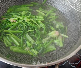 培根炒菠菜梗步骤7