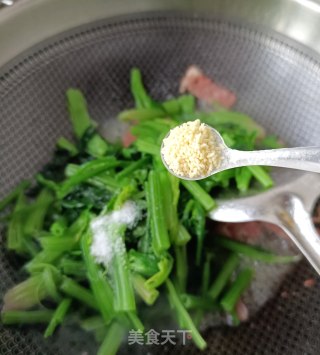 培根炒菠菜梗步骤13